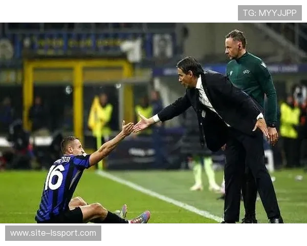 国米防守稳固,因扎吉战术助球队登顶 国米防守稳固,因扎吉战术助球队登顶